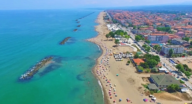 Tatilciler bugün mutlu! Deniz ve sahil dolmaya başladı...