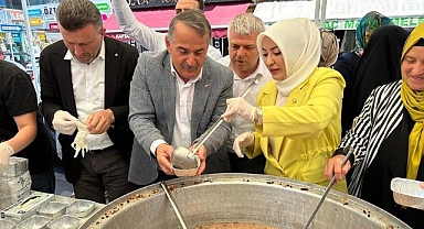 AK Parti Sakarya İl Başkanlığı Fevzi Kılıç ve Şehitler Adına Aşure İkramında Bulundu