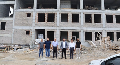 Arifiye Fatih Mahallesi'ndeki anaokulu inşaatına Ebubekir Savaşçı ziyareti