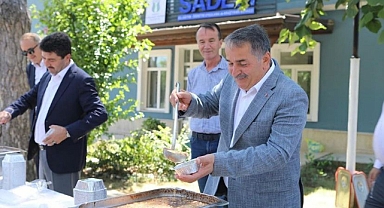 İsmail Karakullukçu’dan Aşure İkramı