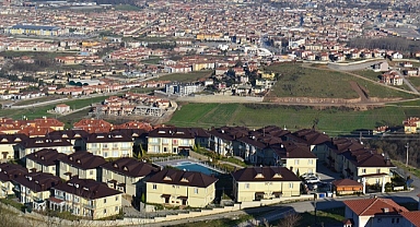 Serdivan'daki apartman dairelerinin fiyatı Amerika'nın Miami şehrindeki havuzlu evle yarışıyor