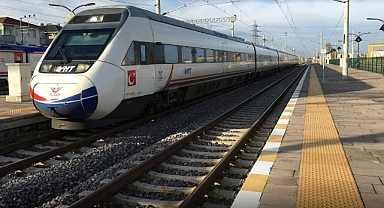 Vatandaşlar isyan etti: Arifiye Tren Garı’nda asansörler çalışmıyor