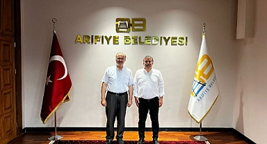 Bekir Dınkırcı, Arifiye Belediye Başkanı İsmail Karakullukçu’ya Veda Ziyaretinde Bulundu