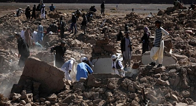 Afganistan'a ilk uluslararası yardım Türkiye'den gitti