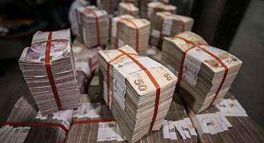 Balya balya para ile sınırı geçmeye çalışırken yakalandılar!