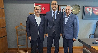 İsmail Karakullukçu ve Veysel Ünlü'den Mecliste Çıkartma