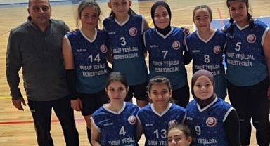 Kız Voleybol Takımı Yıldız Gibi Parlamaya Devam Ediyor