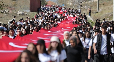 Dünyanın En Vatansever Ülkeleri Açıklandı: Türkiye Avrupa’da 2. Dünya’da 12. Sırada