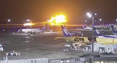 Uçak Bir Anda Alev Topuna Döndü