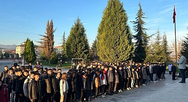 Depremlerin Birinci Yılında Tüm Okullarda Saygı Duruşu!