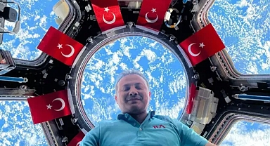 Dünya'ya dönüşü bir kez daha ertelendi! Türkiye'nin ilk astronotu Alper Gezeravcı'dan yeni mesaj