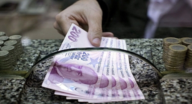 Emekli için yeni karar: SGK uzmanı hesaplara yatacak zamlı ikramiyeyi duyurdu!