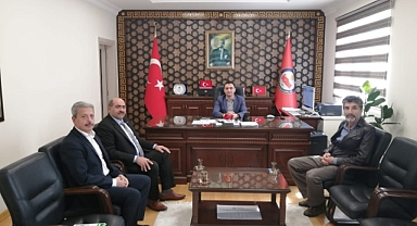 Metin Demirkol ve Ekibi Arifiye Kaymakamı Ahmet Can Pınar’ı Ziyaret Etti