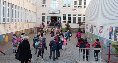 Tatil sonrası ilk zil çaldı! Sakarya'da binlerce çocuk okula döndü