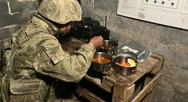 Mehmetçik Görev Başında Orucunu Açıyor