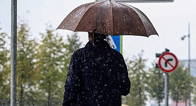 Soğuk hava ülkeye giriş yaptı: Sağanak yağış geliyor