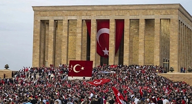 Anıtkabir’e Ziyaretçi Akını Yaşandı