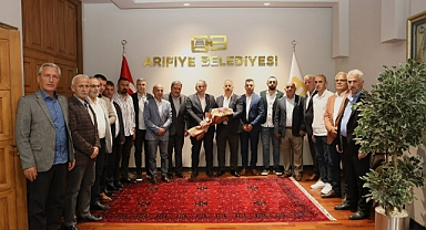 Arifiye Muhtarlar Derneğinden 4. Kez seçilen Belediye Başkanına hayırlı olsun ziyareti