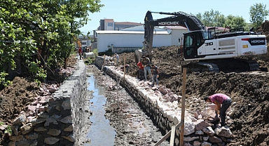 Arifbey Deresi İyileştirme Çalışmaları Devam Ediyor.