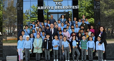 Başkan Karakullukçu, İlkokul Öğrencilerini Belediye’de ağırladı.