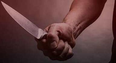 Laf atan Afganlıyı bıçakladı