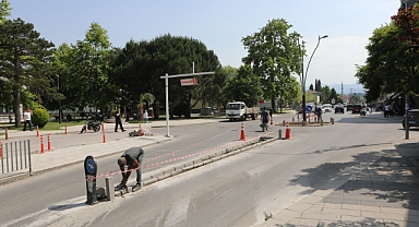 Arifiye Belediyesi, Atatürk Caddesi'nde Kavşak Düzenlemesi Başlattı