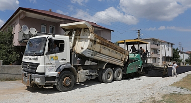 Arifiye Belediyesi Sıcak Asfalt Çalışmalarına Devam Ediyor