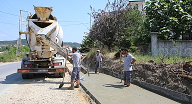 Cumhuriyet Mahallesi'nde Kaldırım Çalışmaları Hızla Devam Ediyor
