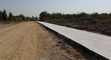 Arifiye Belediyesi Fen İşleri Müdürlüğü, Kaldırım Çalışmalarını Sürdürüyor
