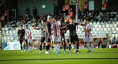 Sakaryaspor, Ümraniyespor'a 3-1 Mağlup Oldu