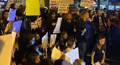 Kadınlar ayakta...Adapazarı'nda çok sayıda kadın şiddete karşı protesto eylemi yaptı