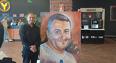 Sakaryalı ressamdan Köfteci Yusuf'a ilginç destek: Eşiyle birlikte ziyaret etti, tabloyu hediye etti