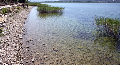  Sapanca Gölü'nde Su Seviyesi Alarm Veriyor: Kuraklık Tehlikesi Büyüyor