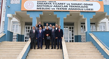 Azerbaycan Eğitim Müsteşarı ve Sakarya Protokolü'nden Teknik Anadolu Lisesi Ziyareti