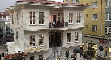 Çark Caddesi'nin Simgesi Tarihi Köşk Satışta!