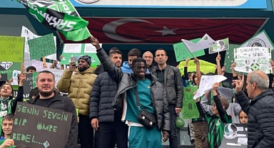 Sakaryaspor Futbolcuları ve Sportif Direktörü Arifiye İlkokulu'nda!