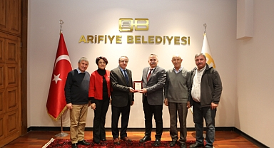 Arifiye Belediye Başkanı İsmail Karakullukçu'ya Sakarya Balkan Göçmenler Derneği'nden Ziyaret