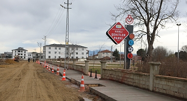 Arifiye Belediyesi Hanlı'da Kaldırım Yenileme Çalışmalarına Devam Ediyor