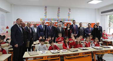 Bekir Sıtkı İlkokulu'nda Karne Heyecanı Paylaşıldı