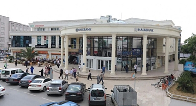 Emekliler Çılgına Döndü! Halkbank ATM'leri Para Vermedi