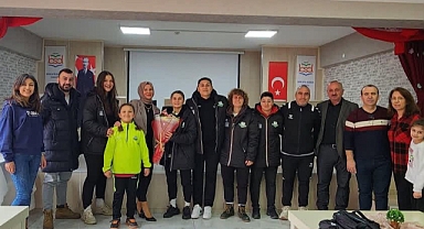 Sakarya Kadın Futbol Kulübü’nden Miniklere İlham Veren Ziyaret