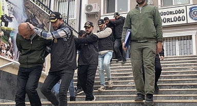 Sakarya’da Film Gibi Operasyon: 4 TIR Dolusu Çalıntı Ürün Ele Geçirildi!