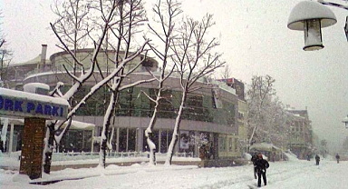 Sakarya'da Unutulmaz 2004 Kışı: Kar Kalınlığı 1 Metreyi Bulmuştu