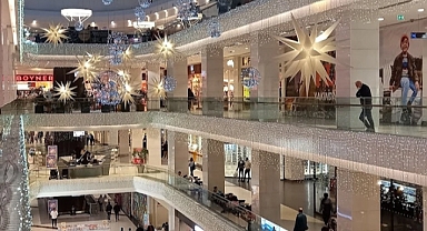 Serdivan’daki AVM’de Dehşet! 6-7 Kişilik Grup Çalışana Saldırdı