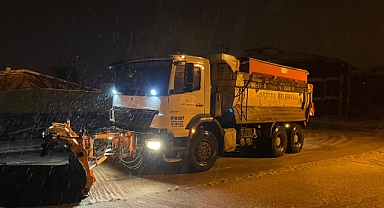 Yoğun Kar Yağışına Karşı Arifiye Belediyesi Tuzlama Çalışmalarını Sürdürüyor!