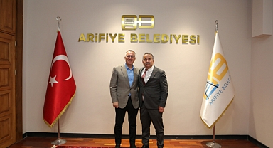 Adapazarı Belediye Başkanı Mutlu Işıksu’dan Arifiye Belediyesi’ne Ziyaret