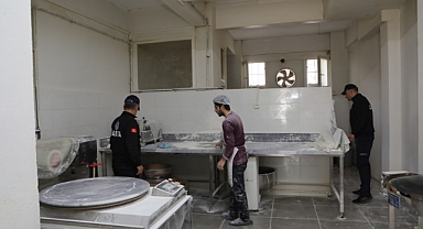 Arifiye Belediyesi, Bayram Öncesi Tatlı İmalathanelerine Sıkı Denetim Gerçekleştiriyor