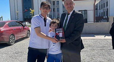 19 Mayıs’ın Ruhuyla Gençliğe Emanet: CHP Arifiye İlçe Başkanlığı’ndan Nutuk Dağıtımı