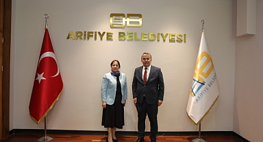 Arifiye’de Anlamlı Ziyaret: Bakan Yardımcısı Madak’tan Belediyeye Nezaket Durağı!