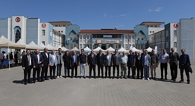 Başkan Karakullukçu TÜBİTAK Fuarında Gençlerle Buluştu: “Gençlerin azmi ve yenilikçi fikirleri, ülkemizin sanayi ve teknoloji alanındaki geleceği için önem taşıyor.”